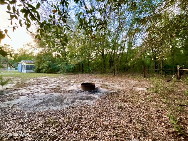 view of yard with an outdoor structure