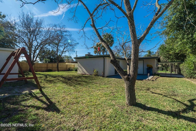 view of yard featuring fence