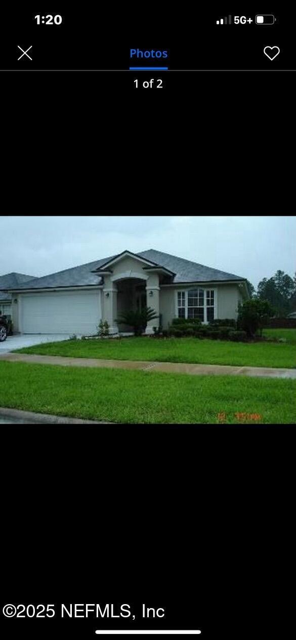 view of front of property with a front yard