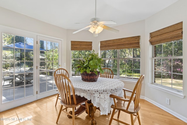 sunroom / solarium featuring a ceiling fan