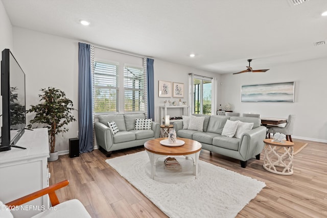 living area featuring ceiling fan, recessed lighting, visible vents, baseboards, and light wood-type flooring