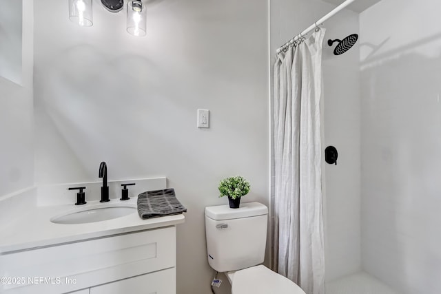 bathroom with curtained shower, vanity, and toilet