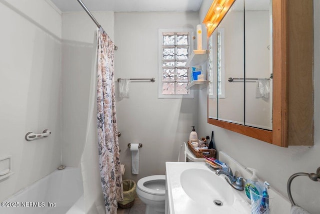 full bath featuring vanity, toilet, and shower / tub combo with curtain