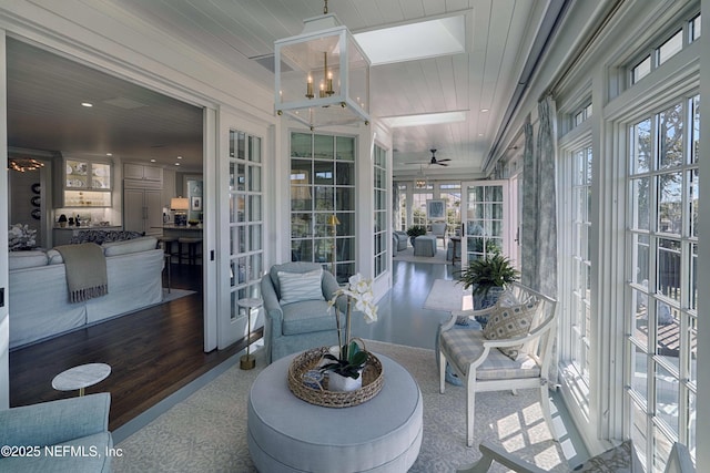 sunroom / solarium featuring a ceiling fan