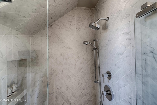 bathroom featuring a tile shower