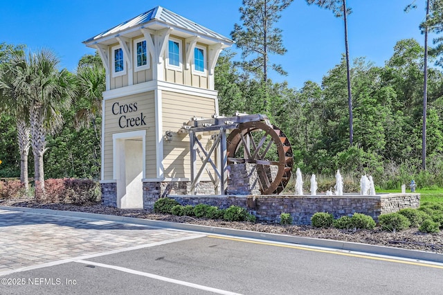 view of community / neighborhood sign