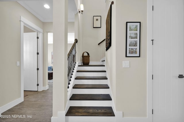 staircase featuring recessed lighting, crown molding, baseboards, and wood finished floors