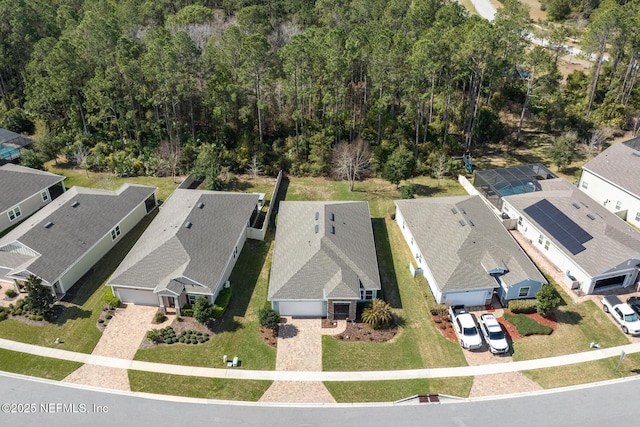 birds eye view of property featuring a residential view and a wooded view