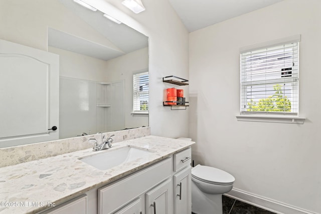 full bath featuring toilet, plenty of natural light, vanity, and baseboards