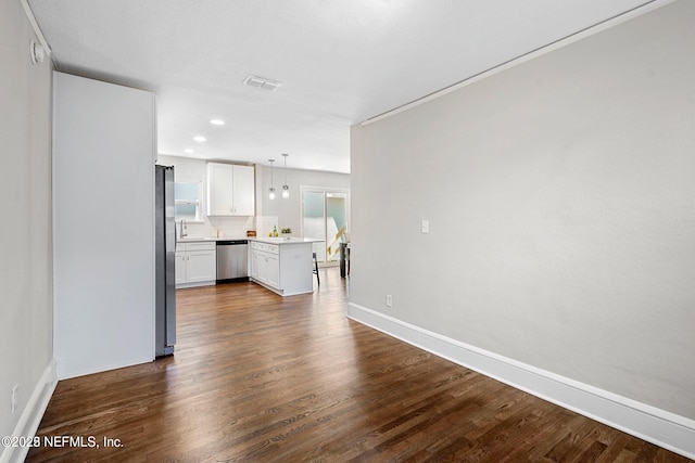 unfurnished living room featuring dark wood-type flooring, recessed lighting, visible vents, and baseboards