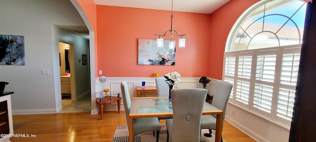 dining space featuring visible vents, baseboards, and wood finished floors