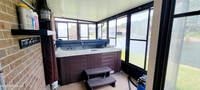 sunroom / solarium featuring a hot tub