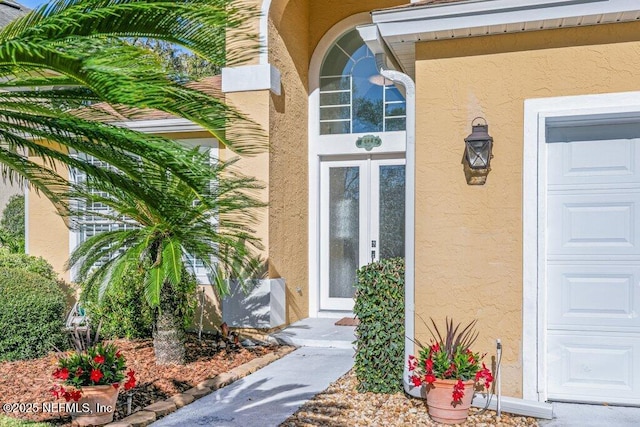 property entrance featuring stucco siding