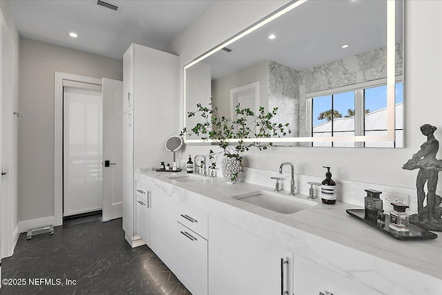 bar with visible vents, a sink, and recessed lighting