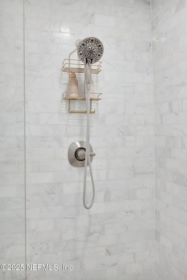 details with a tile shower