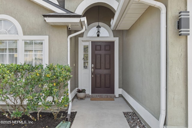 property entrance featuring stucco siding