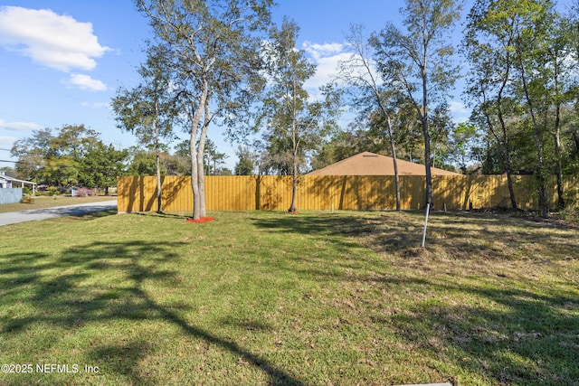 view of yard featuring fence