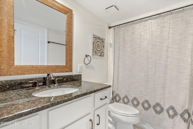 full bathroom with a shower with shower curtain, visible vents, toilet, and vanity