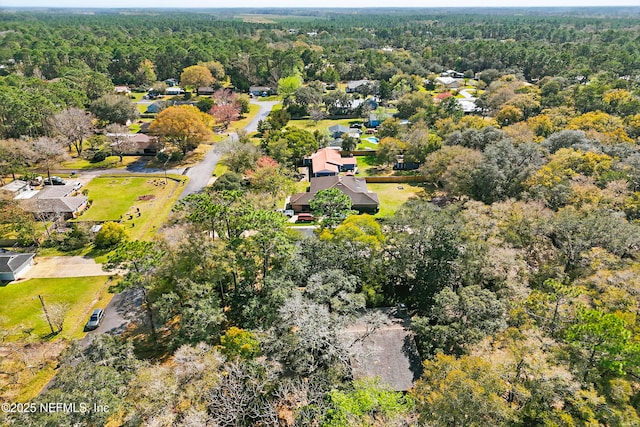 birds eye view of property featuring a forest view