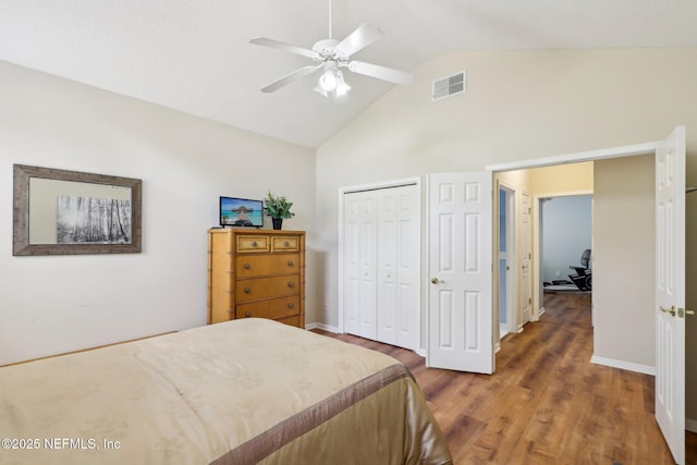 bedroom featuring ceiling fan, wood finished floors, visible vents, baseboards, and a closet