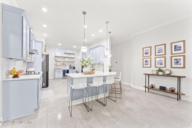 kitchen featuring crown molding, a kitchen bar, light countertops, a peninsula, and open shelves