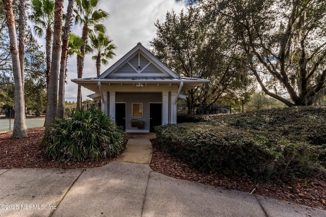 view of front of property featuring a porch