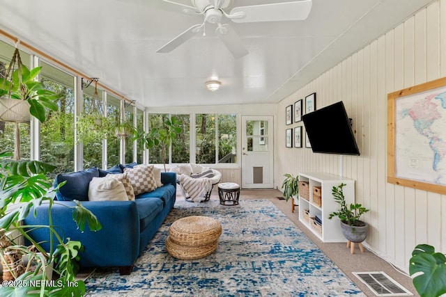 sunroom with visible vents and a ceiling fan