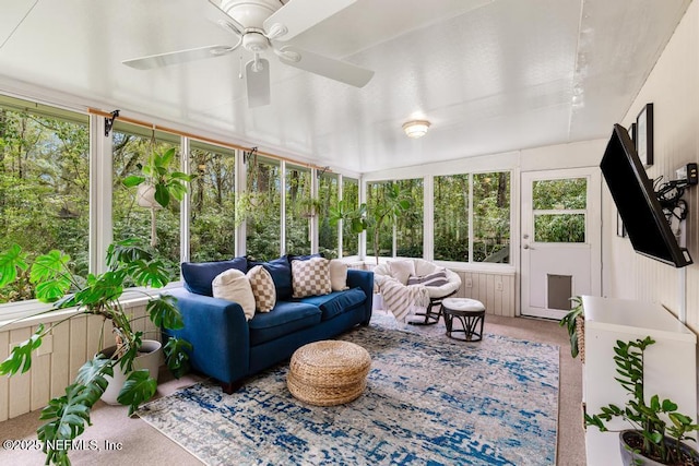 sunroom featuring ceiling fan