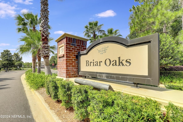 view of community / neighborhood sign