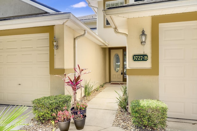 property entrance featuring stucco siding