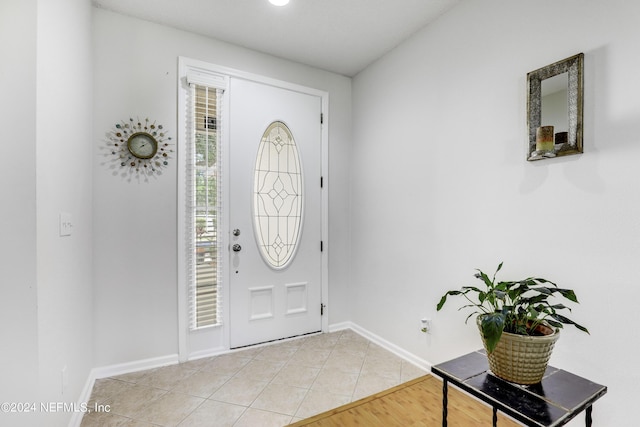 entrance foyer featuring light tile patterned floors and baseboards