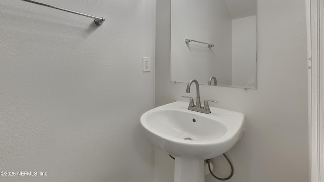 bathroom featuring a sink