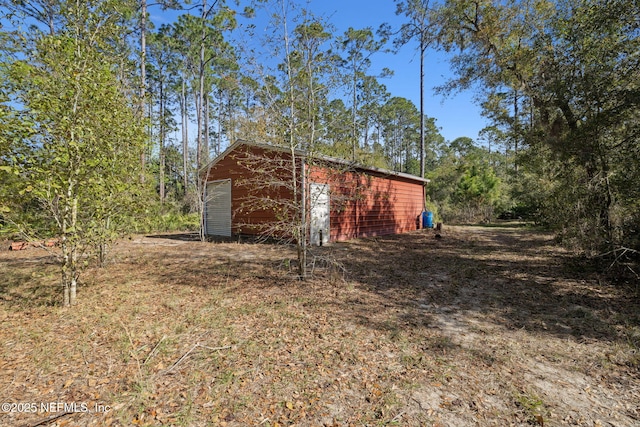 view of outdoor structure with an outbuilding