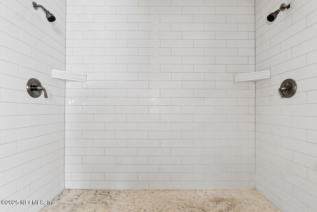 3135 Soutel Dr, Jacksonville, FL 32208 - full bath featuring a tile shower