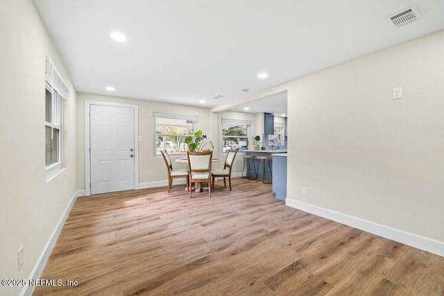 dining area featuring recessed lighting, visible vents, light wood-style flooring, and baseboards