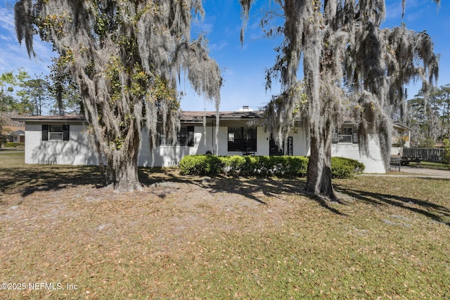 view of front of property with brick siding and a front yard