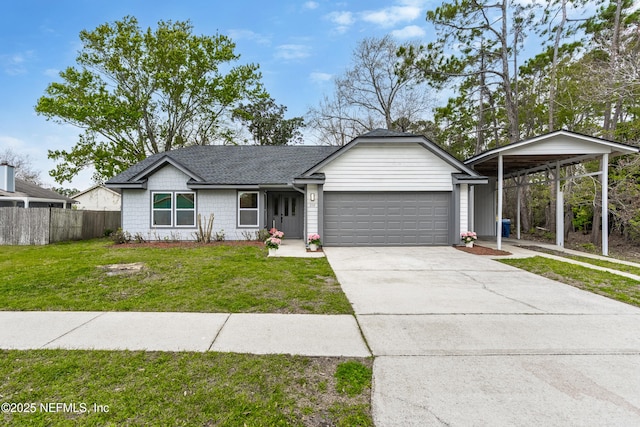 view of front of house featuring a shingled roof, an attached garage, fence, driveway, and a front lawn