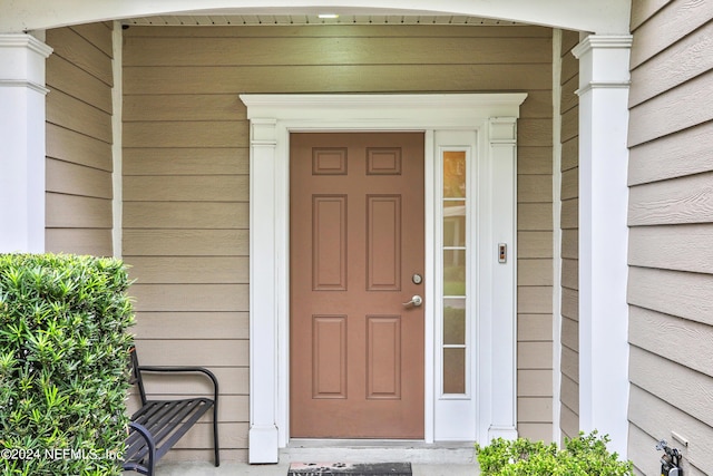 property entrance featuring a porch