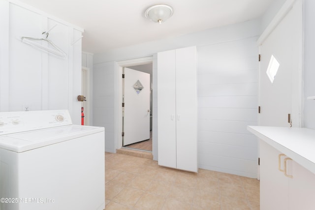 washroom featuring washer / clothes dryer and light tile patterned flooring