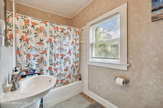 full bathroom featuring shower / tub combo with curtain, tile patterned flooring, a sink, and baseboards