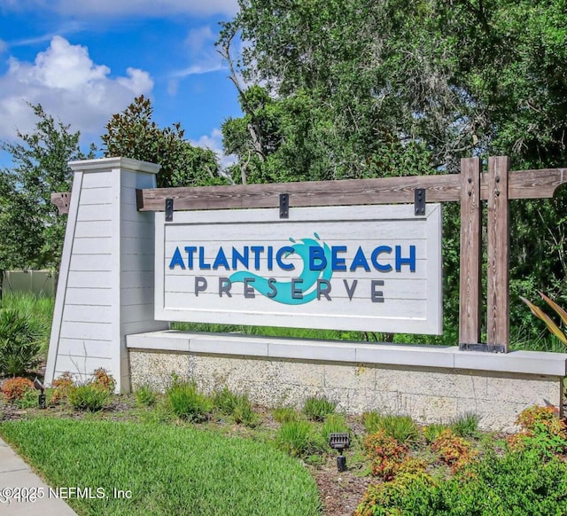 view of community / neighborhood sign