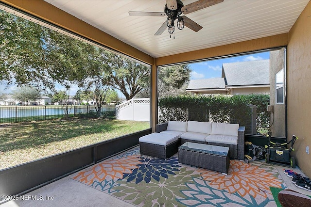 sunroom with ceiling fan