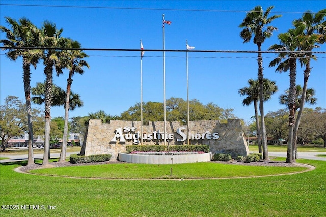 community / neighborhood sign featuring a lawn