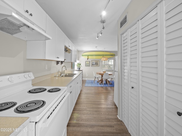 kitchen with white electric range oven, visible vents, dark wood-style floors, under cabinet range hood, and a sink