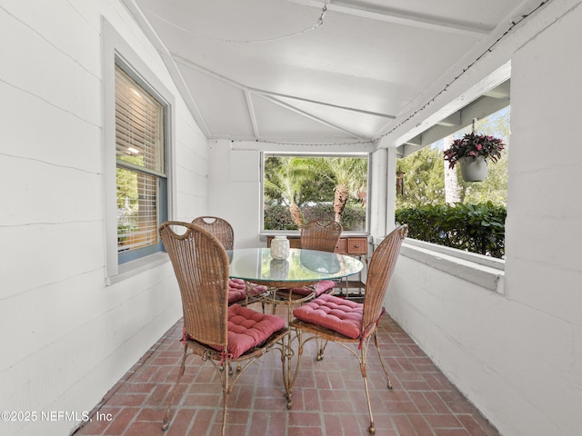 sunroom with vaulted ceiling