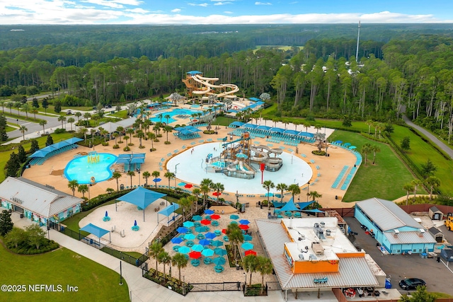 birds eye view of property featuring a forest view