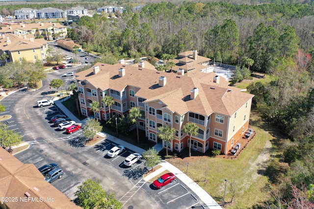 bird's eye view with a view of trees