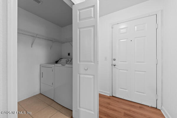 laundry area with laundry area, light wood-style floors, and independent washer and dryer