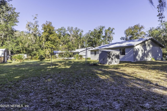 view of yard with a shed and an outdoor structure