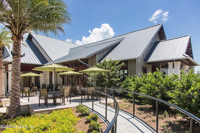 92 Hogan Ct, Saint Augustine, FL 32092 - surrounding community with a patio area